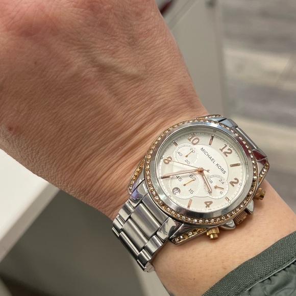 Women's Bradshaw Silver-Tone Stainless Steel Bracelet Watch 36mm - Picture 3 of 9